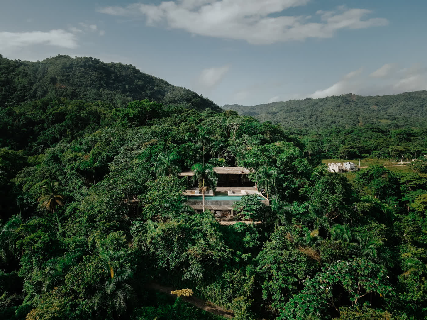 ZÂRIA infinity pool over the jungle